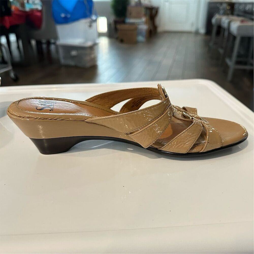 Sofft Women's Tan Slide Sandals Wedge Heel Metal‎ Accents Casual size 10 - Picture 2 of 8